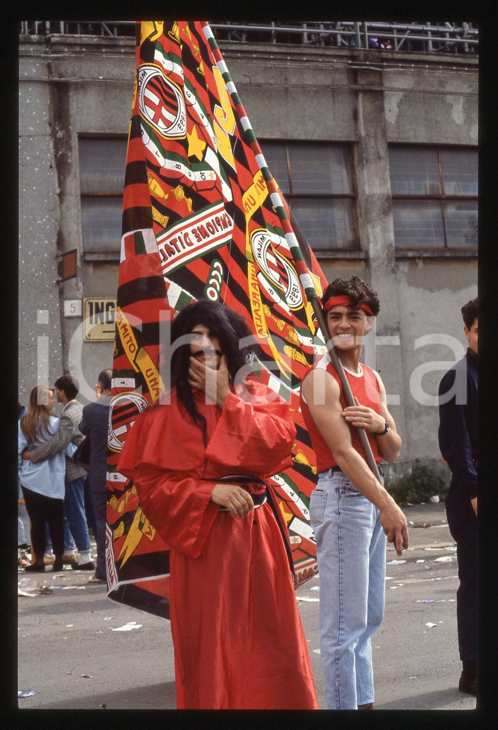 35mm vintage slide* 1988 COMO Tifosi AC MILAN in festa dopo conquista scudetto 2