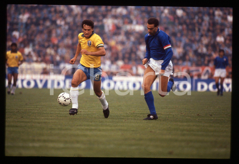 35mm vintage slide* 1989 BOLOGNA ITALIA BRASILE 0-1-Giuseppe BERGOMI e CARECA 2