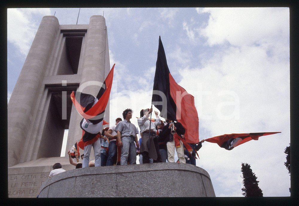 35mm vintage slide* 1988 COMO Tifosi AC MILAN in festa dopo conquista scudetto 5
