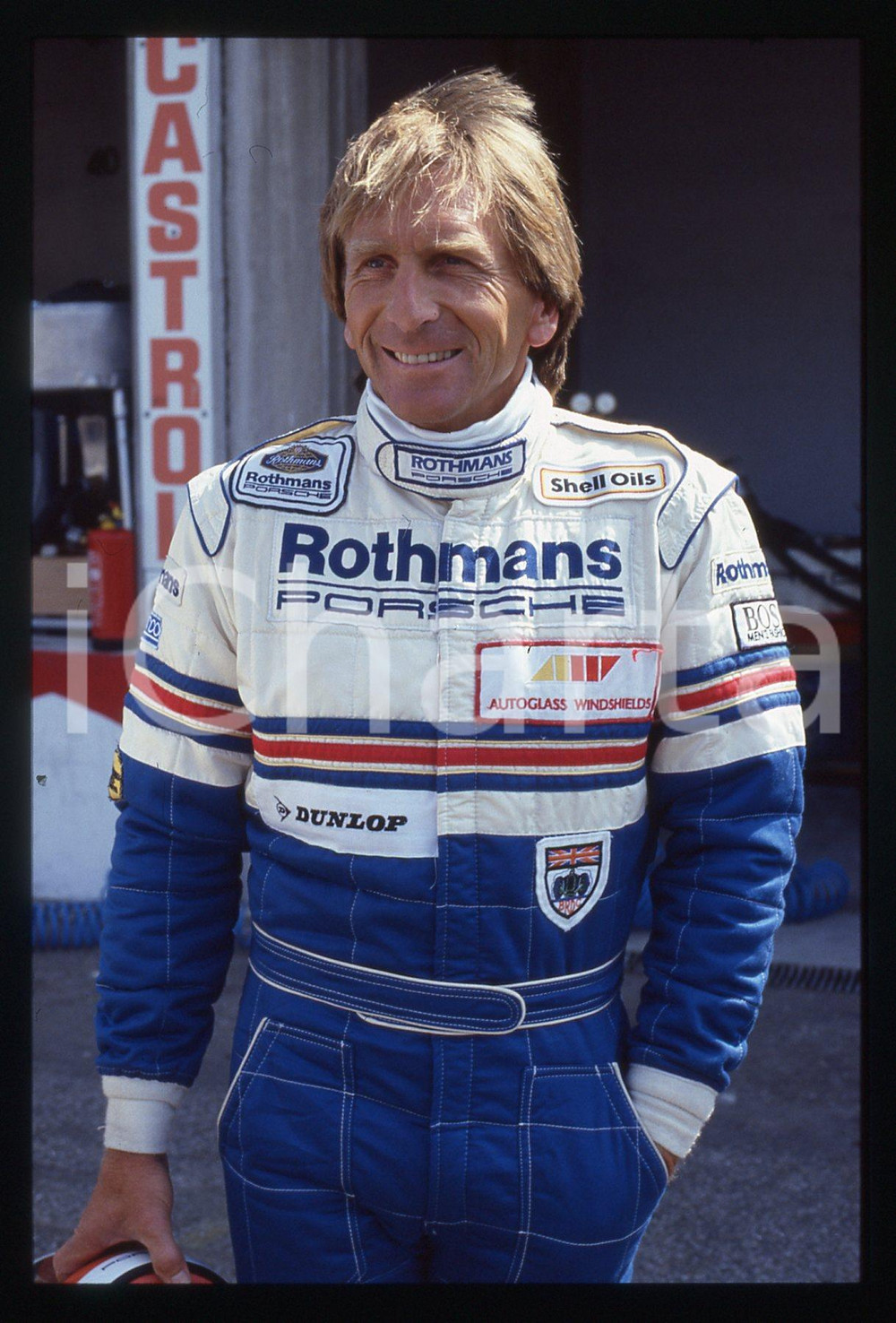 35mm vintage slide* 1985 1000 KM MONZA Derek BELL Team ROTHMANS - Ritratto  Diapositiva d'epoca, in formato 35 mm.CONDIZIONI: GOODTutti i diritti riservati.E' severamente vietata la riproduzione. ICharta mette in vendita, sul negozio eBay e in esclusiva sul sito "icharta" il proprio archivio composto da numerose diapositive e negativi fotografici d'epoca, tutti originali e autentici, che attraversano la storia del costume italiano tra gli la fine degli anni Sessanta e Novanta.Si tratta di uno sguardo inedito sull'attualit&agrave;, la politica, la vita quotidiana, il gossip e la cultura, che fotografa il cambiamento della nazione in quest'ultimo scorcio del XX secolo. Un'occasione unica per il mercato del collezionismo, che vede finalmente disponibile un archivio eccezionale per vastit&agrave;, tematiche e condizioni, in un settore (il negativo fotografico e la diapositiva) di assoluta novit&agrave; e dalle interessanti prospettive di investimento.  originale e autentica 1