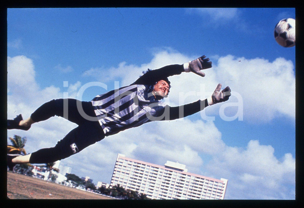 35mm vintage slide* 1995 ca CALCIO Renè HIGUITA Ritratto del portiere (2)