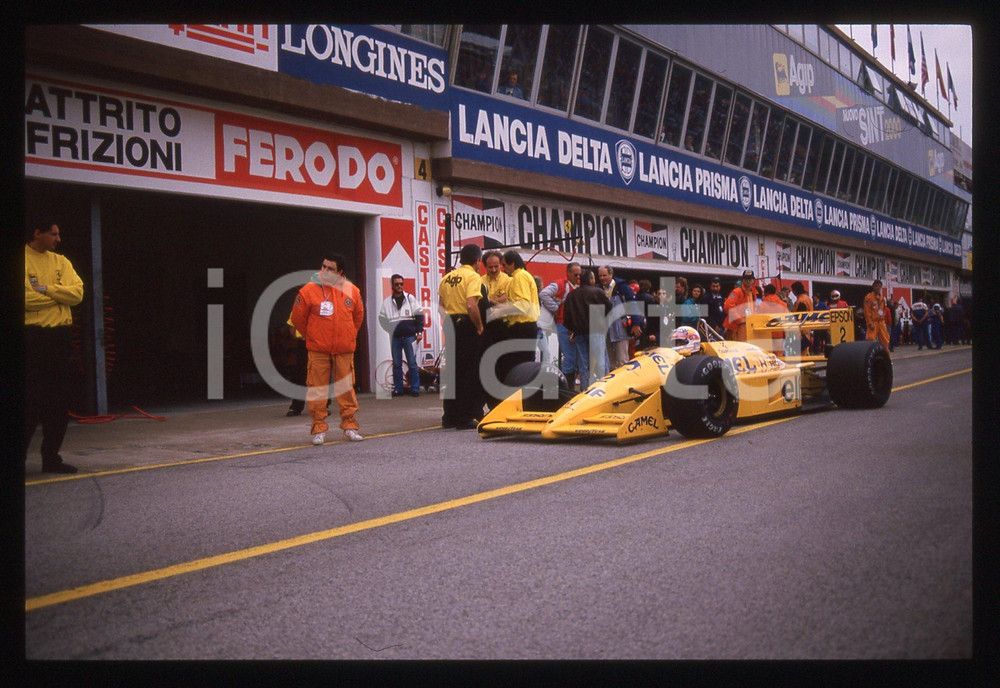 35mm vintage slide* 1988 GP SAN MARINO Satoru NAKAJIMA su LOTUS 100T Corsia box