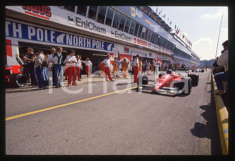 35mm vintage slide* 1988 GP SAN MARINO Gerhard BERGER FERRARI F1-87/88C ai box