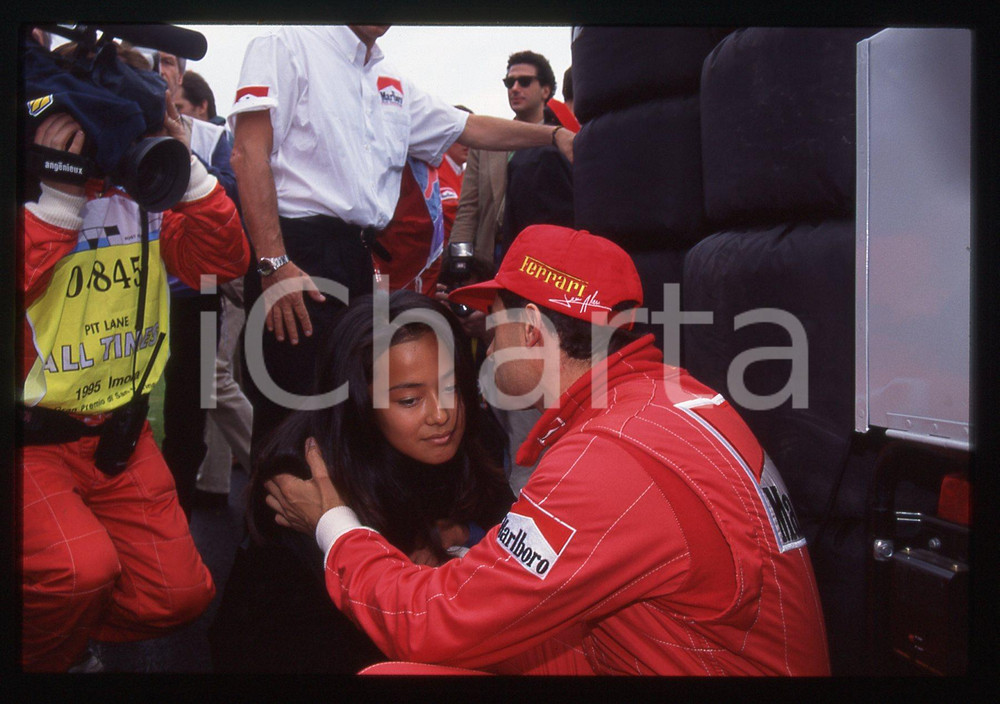 35mm vintage slide* 1995 GP SAN MARINO Jean ALESI con Kumiko GOTO (16)