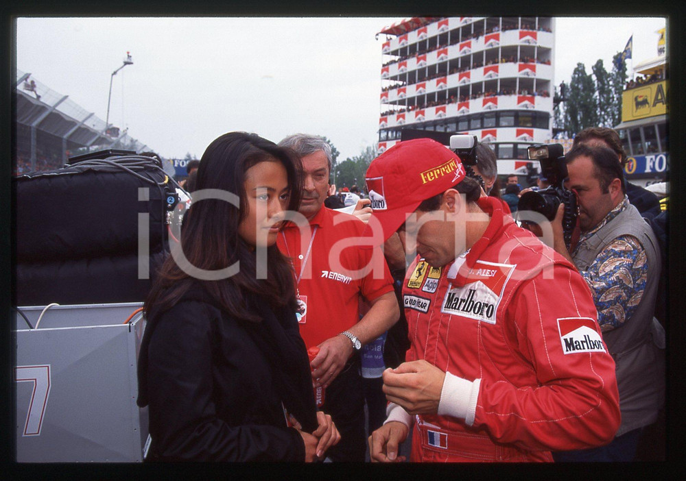 35mm vintage slide* 1995 GP SAN MARINO Jean ALESI con Kumiko GOTO (12)