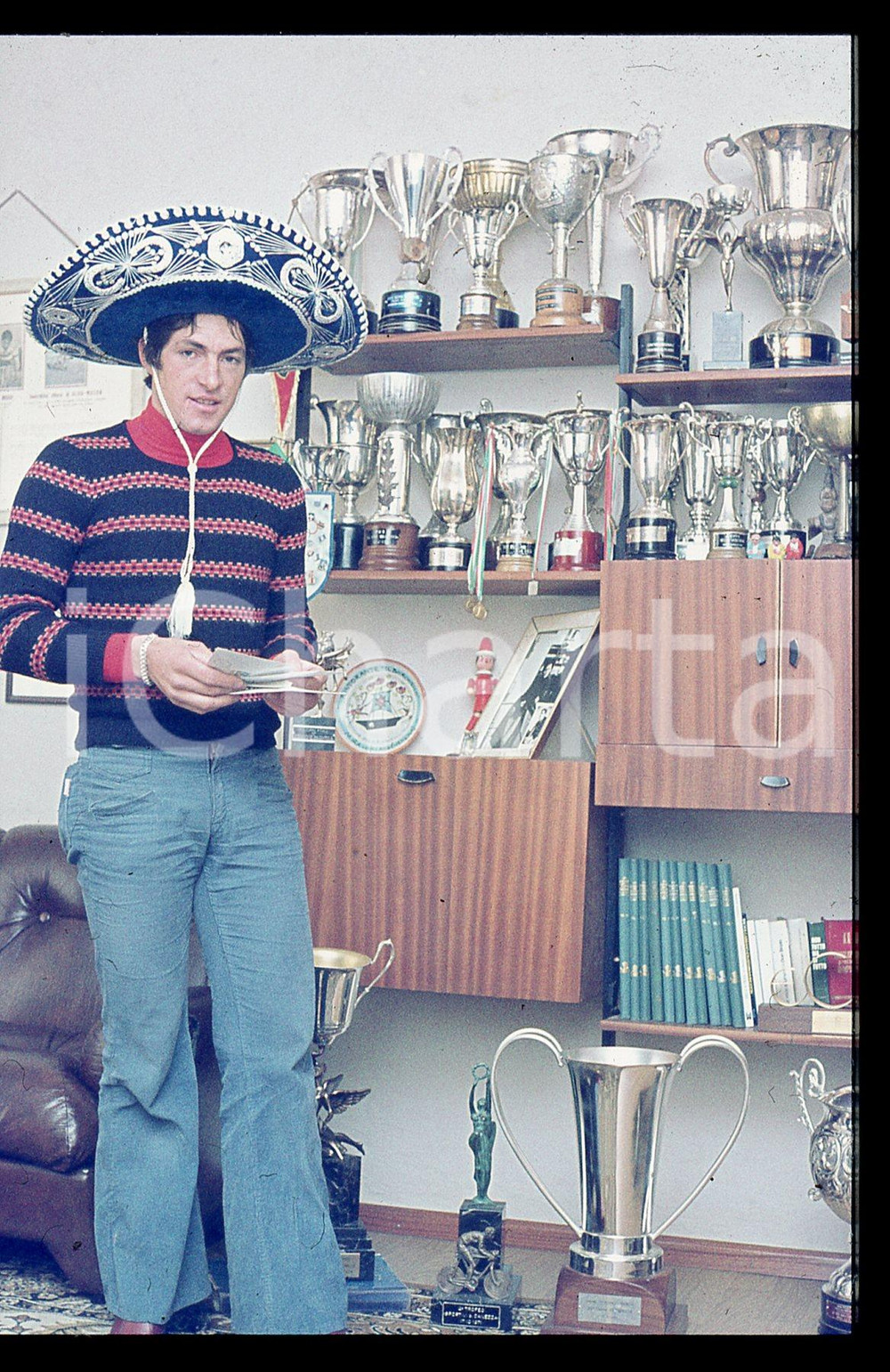 35mm vintage slide* 1970 ca GIOVO Francesco MOSER posa con trofei *CICLISMO (3)