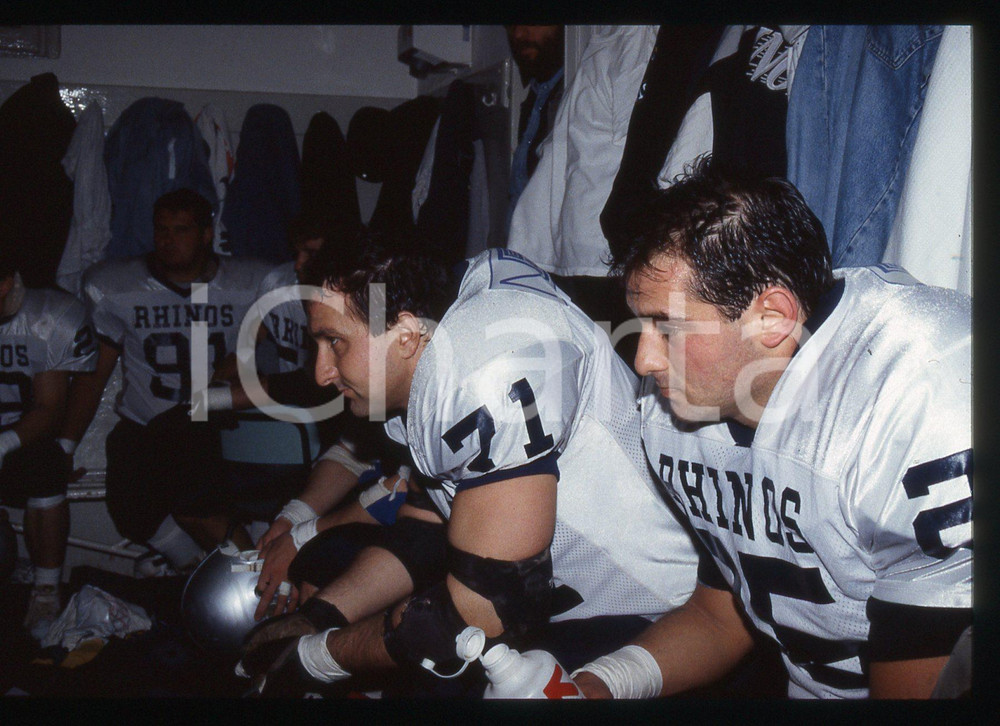 35mm vintage slide*1994 FOOTBALL Sive RHINOS Milano Squadra nello spogliatoio 2