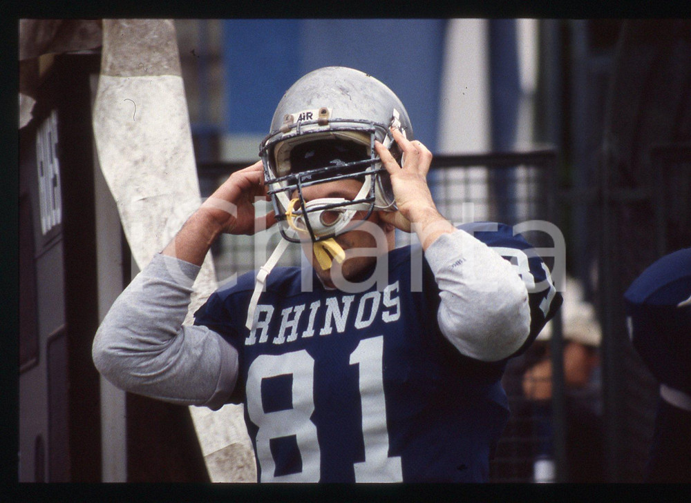 35mm vintage slide* 1995 ca FOOTBALL Giocatore Sive RHINOS Milano indossa casco
