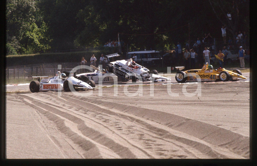 35mm vintage slide* 1984 FORMULA 3 GP MONZA Incidente alla variante ASCARI (3)