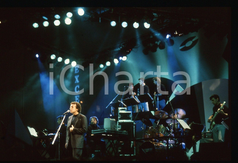 Fotografia d epoca originale 35mm vintage slide 1985 ca MUSICA Mike FRANCIS durante un concerto 12 1