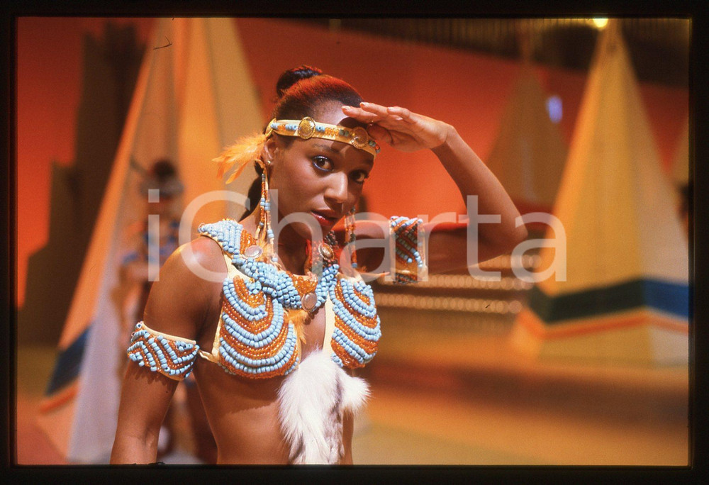 35mm vintage slide* 1985 RAI2 IL TASTOMATTO Amii STEWART durante un balletto 28