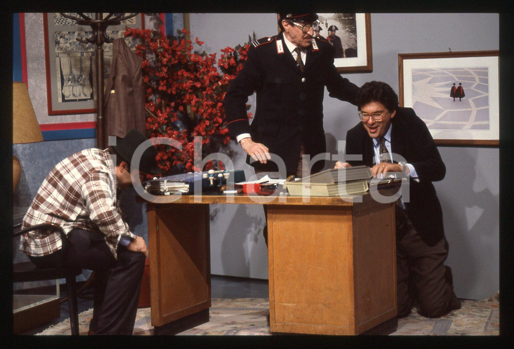 35mm vintage slide* 1985 ca RAI Ciccio INGRASSIA e Fabrizio FRIZZI (2)   Diapositiva d'epoca, in formato 35 mm. CONDIZIONI: GOODTutti i diritti riservati.E' severamente vietata la riproduzione. ICharta mette in vendita, sul negozio eBay e in esclusiva sul sito "icharta" il proprio archivio composto da numerose diapositive e negativi fotografici d'epoca, tutti originali e autentici, che attraversano la storia del costume italiano tra gli la fine degli anni Sessanta e Novanta.Si tratta di uno sguardo inedito sull'attualit&agrave;, la politica, la vita quotidiana, il gossip e la cultura, che fotografa il cambiamento della nazione in quest'ultimo scorcio del XX secolo. Un'occasione unica per il mercato del collezionismo, che vede finalmente disponibile un archivio eccezionale per vastit&agrave;, tematiche e condizioni, in un settore (il negativo fotografico e la diapositiva) di assoluta novit&agrave; e dalle interessanti prospettive di investimento.     originale e autentica 1