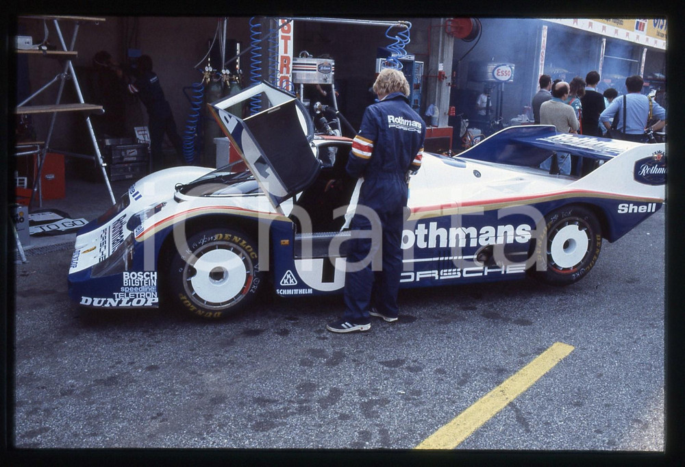Fotografia d'epoca originale 35mm vintage slide* 1984 1000 KM MONZA PORSCHE 956 ROTHMANS ai box (2) 1