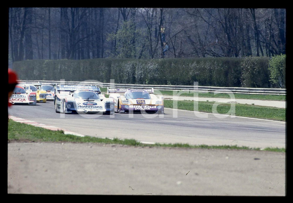 35mm vintage slide* 1987 1000 KM MONZA PORSCHE 962 C ROTHMANS durante gara (5)   Diapositiva d'epoca, in formato 35 mm. CONDIZIONI: GOODTutti i diritti riservati.E' severamente vietata la riproduzione. ICharta mette in vendita, sul negozio eBay e in esclusiva sul sito "icharta" il proprio archivio composto da numerose diapositive e negativi fotografici d'epoca, tutti originali e autentici, che attraversano la storia del costume italiano tra gli la fine degli anni Sessanta e Novanta.Si tratta di uno sguardo inedito sull'attualit&agrave;, la politica, la vita quotidiana, il gossip e la cultura, che fotografa il cambiamento della nazione in quest'ultimo scorcio del XX secolo. Un'occasione unica per il mercato del collezionismo, che vede finalmente disponibile un archivio eccezionale per vastit&agrave;, tematiche e condizioni, in un settore (il negativo fotografico e la diapositiva) di assoluta novit&agrave; e dalle interessanti prospettive di investimento.     originale e autentica 1