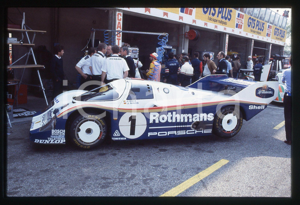 Fotografia d'epoca originale 35mm vintage slide* 1984 1000 KM MONZA PORSCHE 956 ROTHMANS ai box 1