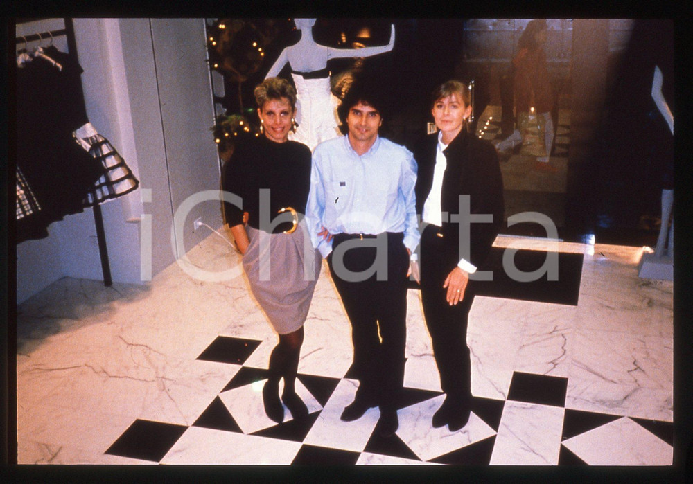 35mm vintage slide* 1985 ca COSTUME Nelson PIQUET con Katherine VALENTIN 