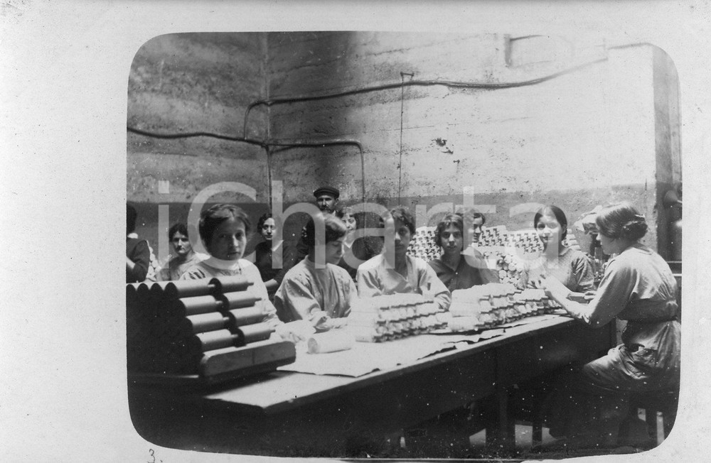 1915 ROMA Fratelli Spierer Pile Elettriche *La fase di confezionamento