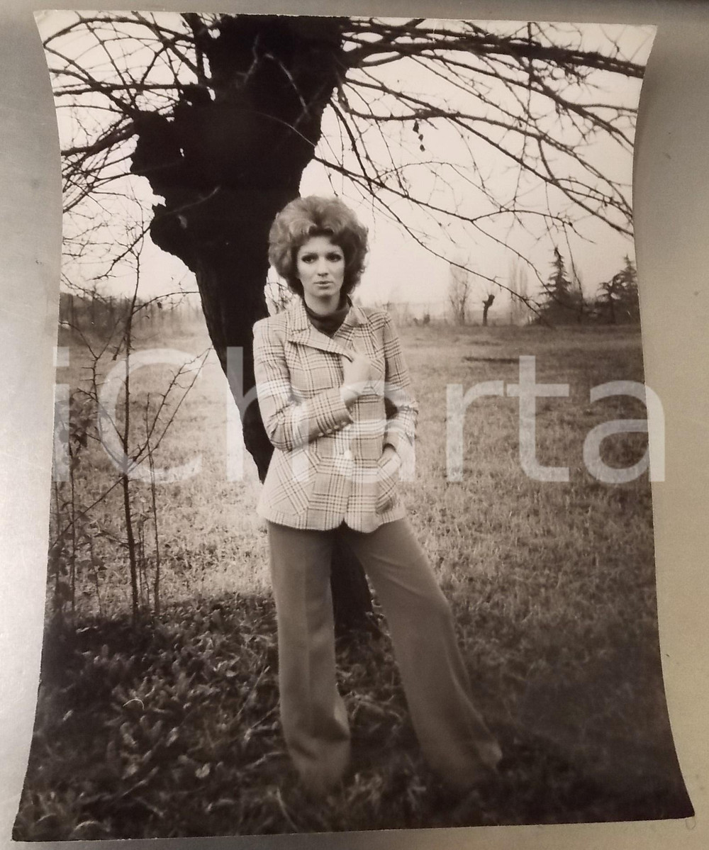 1970 ca COSTUME Cantante Iva ZANICCHI con giacca a quadretti (2) *Foto 30x40