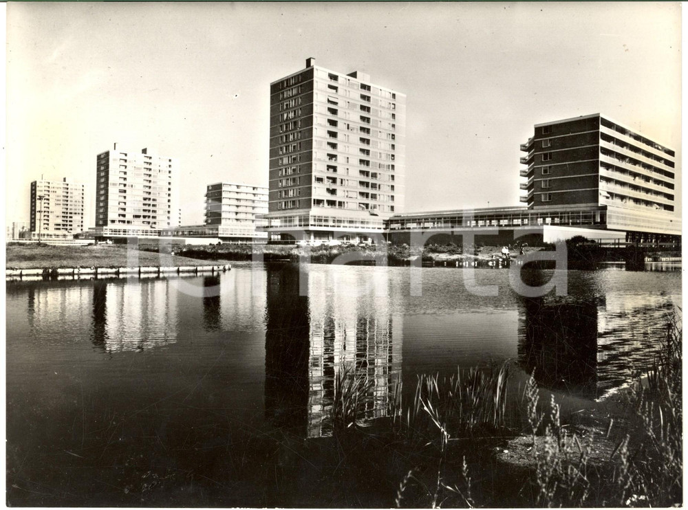 1975 ca AMSTERDAM Veduta di un quartiere di periferia - Foto artistica 23x17 cm