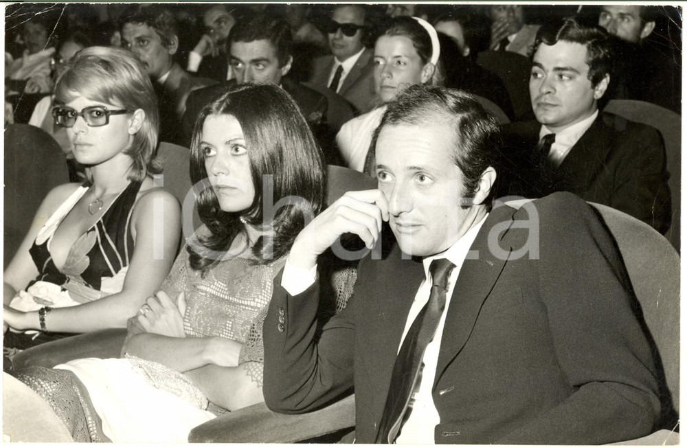 1970 ca COSTUME ITALIA Caterina CASELLI con Piero SUGAR (1) *Foto 30x22 cm