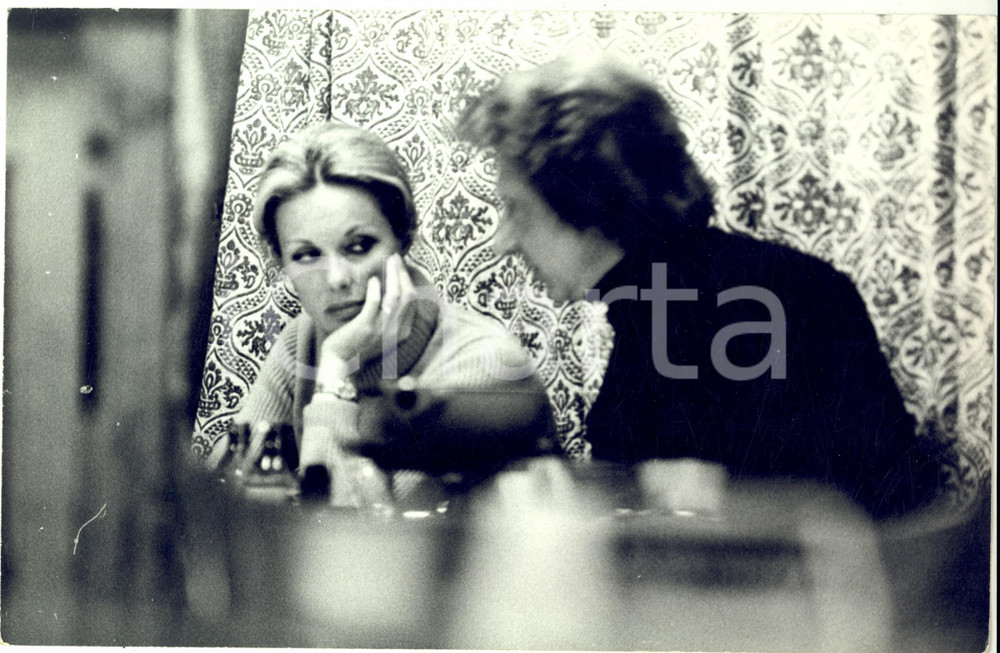 1970 ca GOSSIP ITALIA Gemella KESSLER a cena (1) *Fotografia 30x20 cm