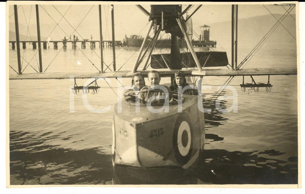 1917 WW1 ZONA DI GUERRA AVIAZIONE Ufficiali italiani su idrovolante *Foto 12x8 