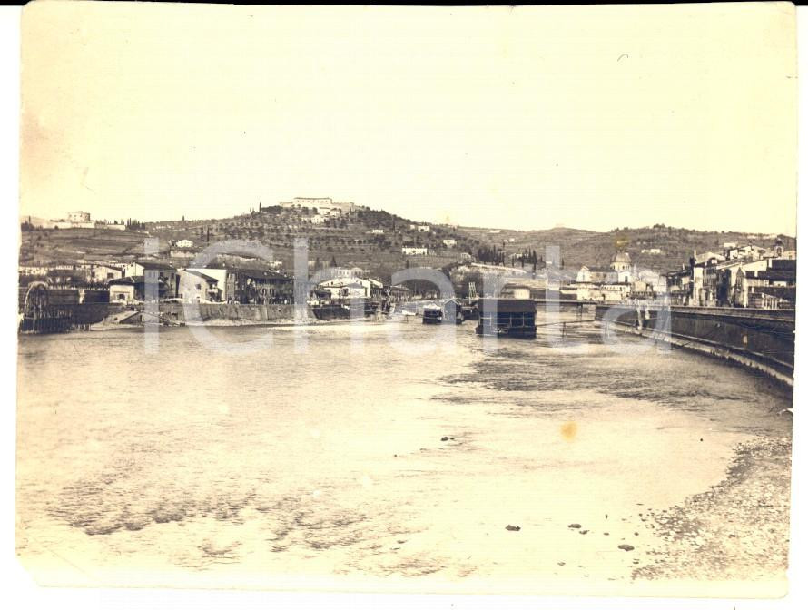 Fotografia d epoca originale 1918 WW1 ZONA DI GUERRA Veduta di cittadina lungo un fiume Foto 11x8 cm 1