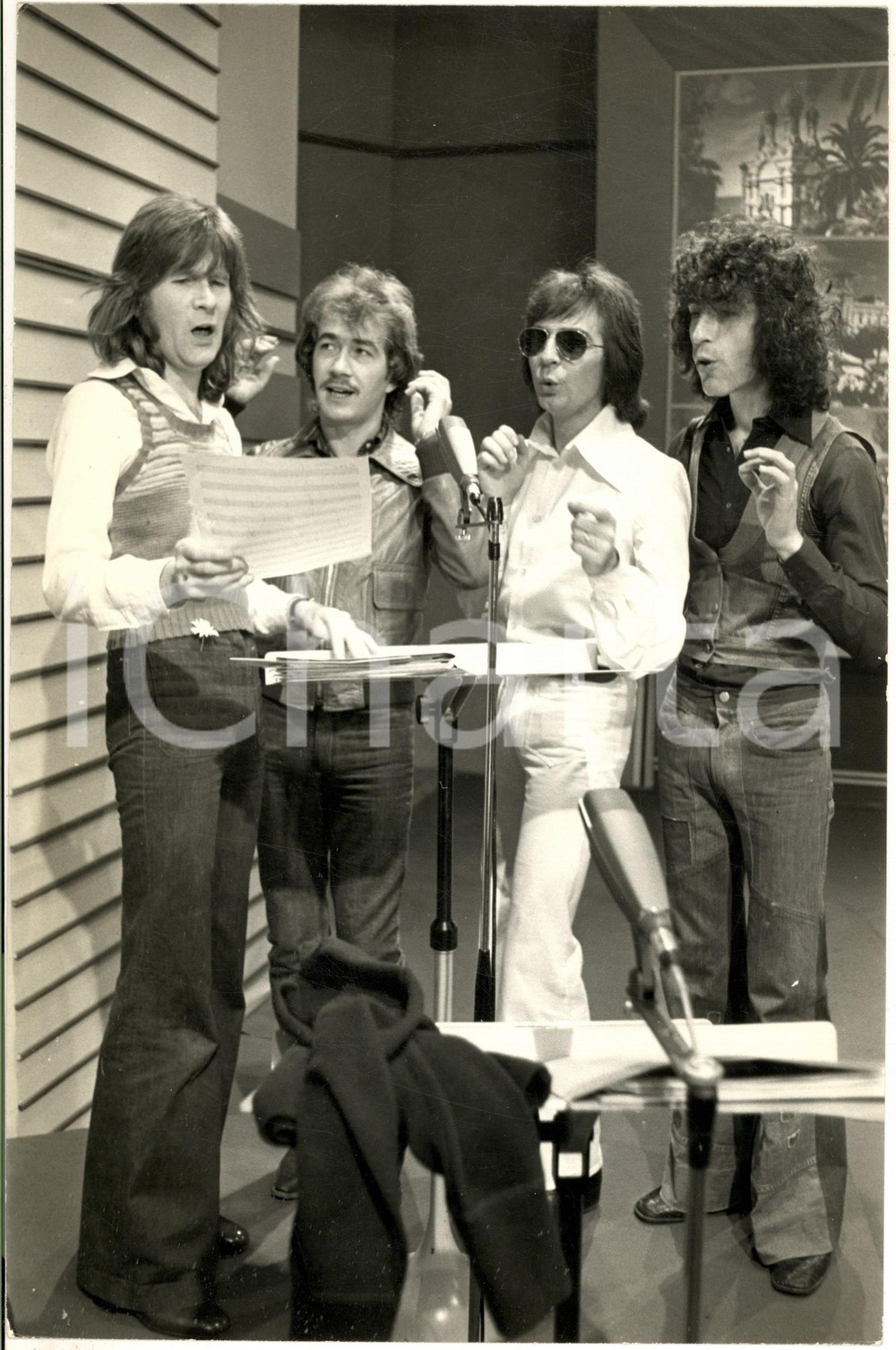 1970 ca COSTUME Gruppo rock LES CHARLOTS in sala prove *Foto 20x30 cm