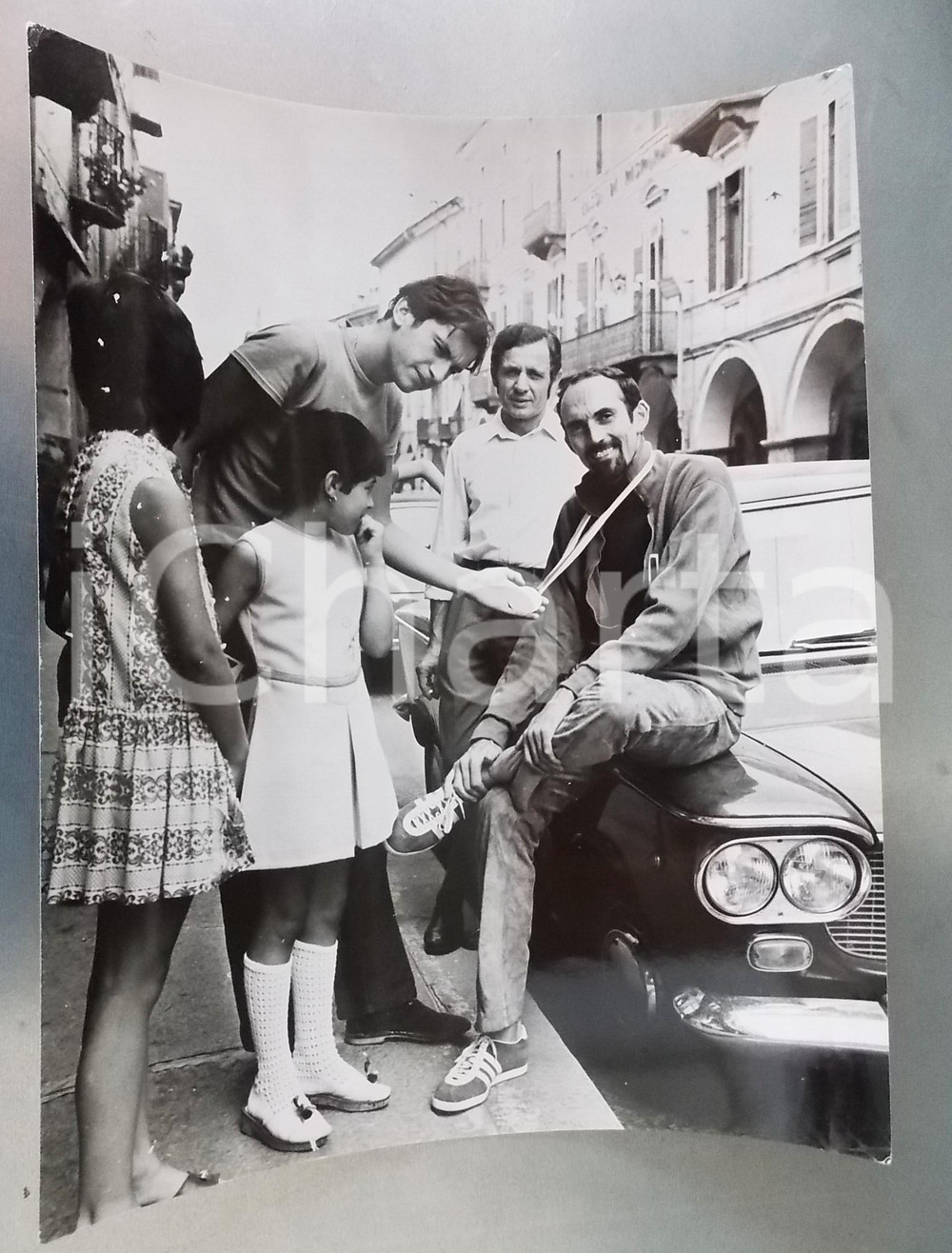 1971 CENTALLO (?) Franco ARESE mostra medaglia d'oro in paese - Foto 24x31 cm