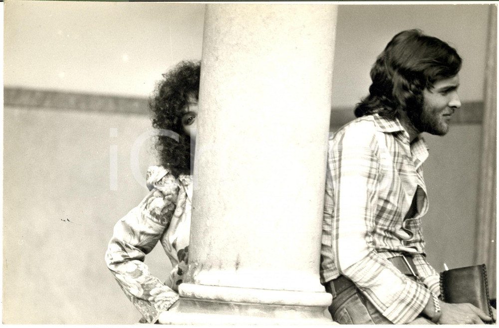 1970 ca COSTUME ITALIA Marcella BELLA con il fidanzato (1) Foto 30x20 cm
