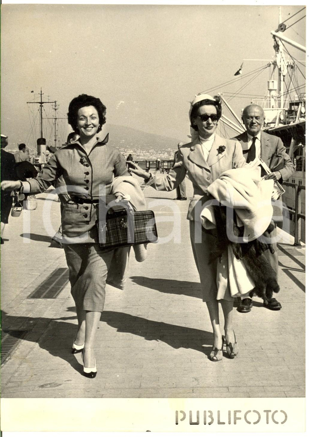 1955 NAPOLI Mariella DOTTI e Doris DURANTI in partenza con la "Marco Polo" *Foto