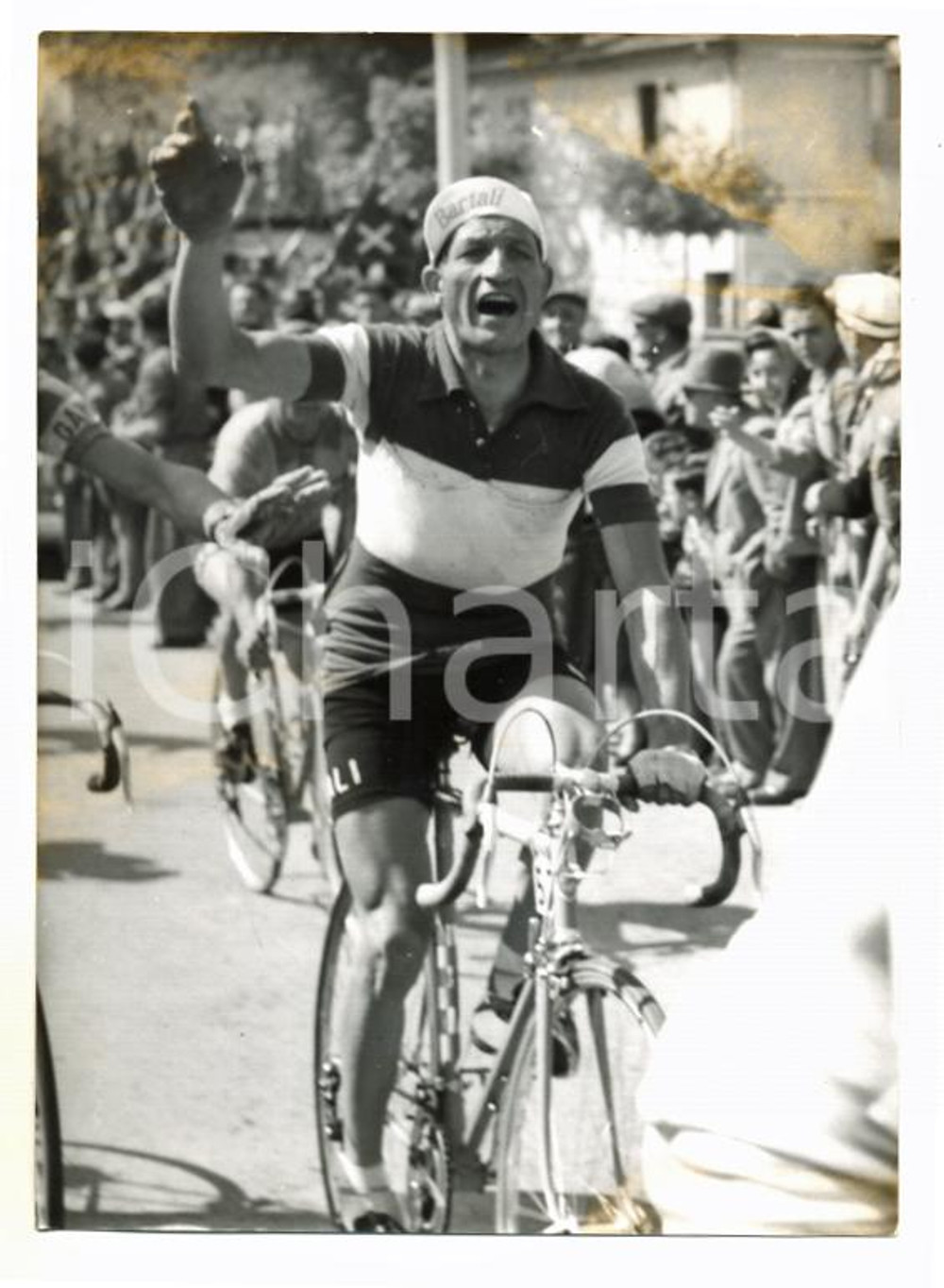 1953 GIRO D'ITALIA 2° Tappa - Gino BARTALI reclama il rifornimento *Foto 13x18
