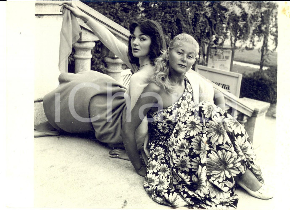 Fotografia d epoca originale 1954 VENEZIA Mostra del Cinema  Ivy NICHOLSON con Sonia Laila MISLOVICS Foto 1