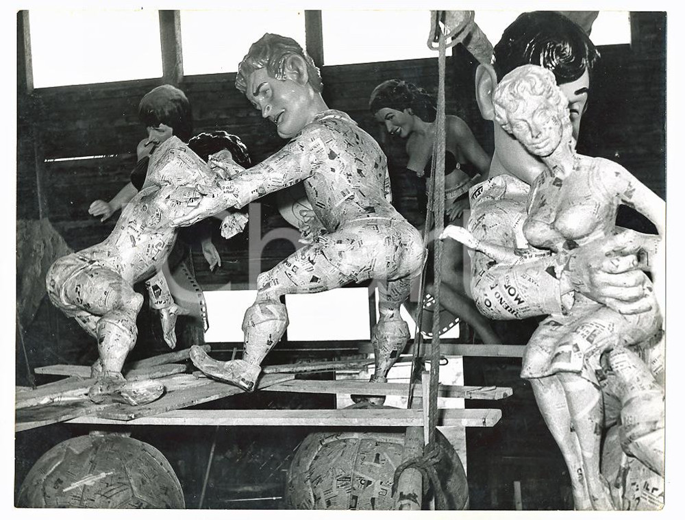 1955 CARNEVALE VIAREGGIO Lavorazione statue  Benito LORENZI Giampiero BONIPERTI