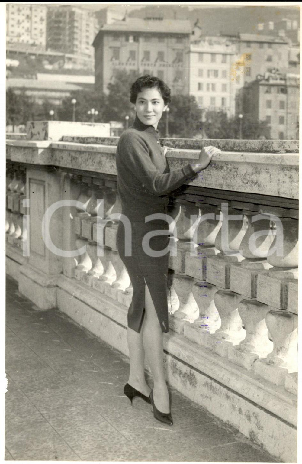 Fotografia d epoca originale 1959 GENOVA Attrice Jeanette LIN TSUI all arrivo in viaggio di nozze Foto 1
