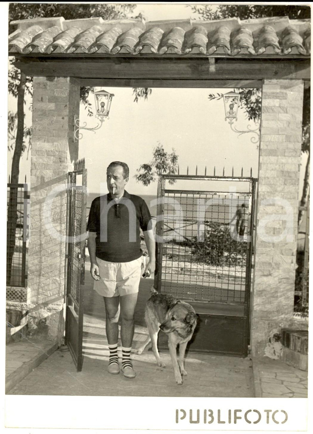 Fotografia d epoca originale 1958 LUCRINO Nino TARANTO nella sua villa La cacciavella Fotografia 13x18 cm 1