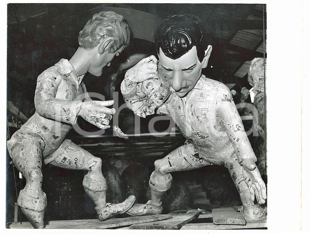 Fotografia d epoca originale 1955 CARNEVALE VIAREGGIO Statue in cartapesta Giampiero BONIPERTI Benito LORENZI 1