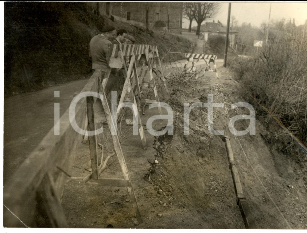 Fotografia d epoca originale 1956 AREA DI TORINO Grave frana sulla strada dell Eremo  Foto 18x13 cm 1