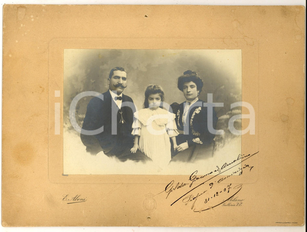 Fotografia d epoca originale 1907 MILANO Ritratto di famiglia con bambina Foto E. ABENI 23x17 cm 1