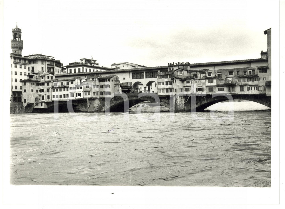 1990 ca FIRENZE Ponte Vecchio - Arno in piena *Fotografia VINTAGE 24x18