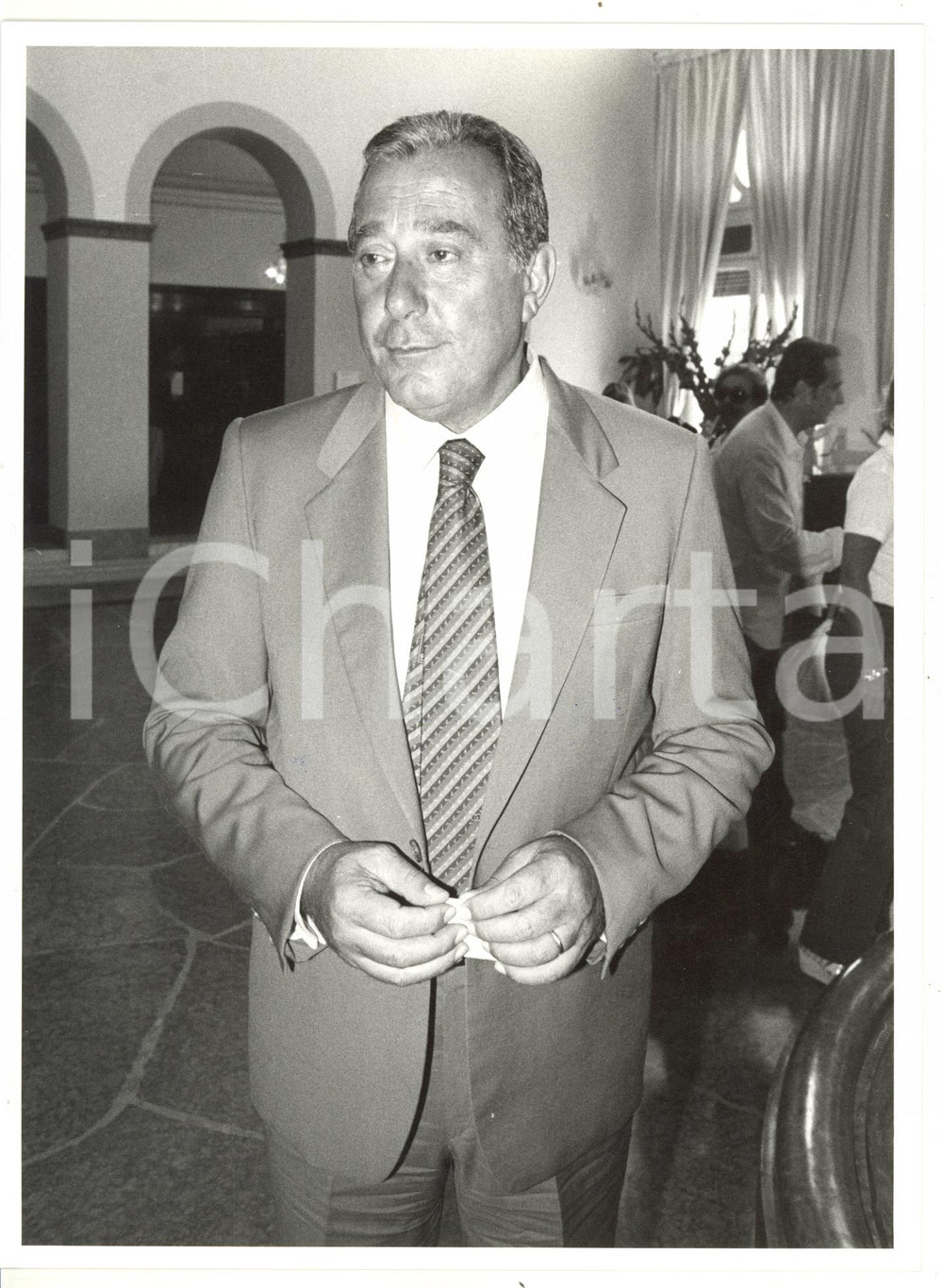 Fotografia d epoca originale 1990 ca ROMA Ritratto di Biagio AGNES direttore generale RAI 4 Foto 18x24 cm 1