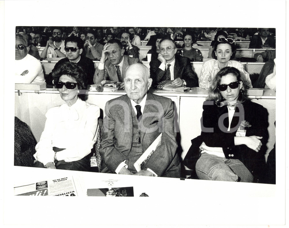 1987 RIMINI 44Â° Congresso PSI - Vittorio CRAXI - Anna CRAXI - Stefania CRAXI Fotografia di agenzia. CONDIZIONI: GFORMATO: 25x20 cm     originale e autentica 1