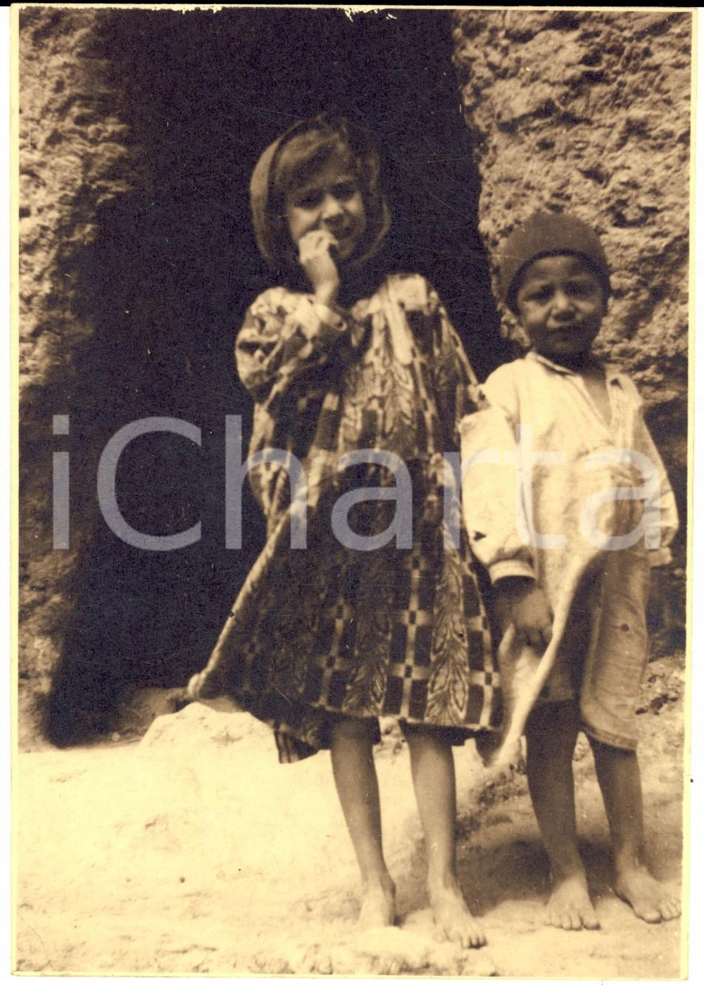 1935 ca MAROCCO (?) Ritratto di due bambini in un villaggio *Foto 12x17 cm