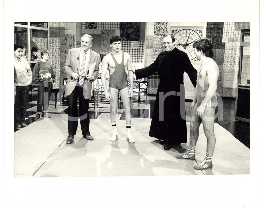 1987 RAI DUE - PORTOBELLO Enzo TORTORA durante sketch comico - Foto 25x20 cm