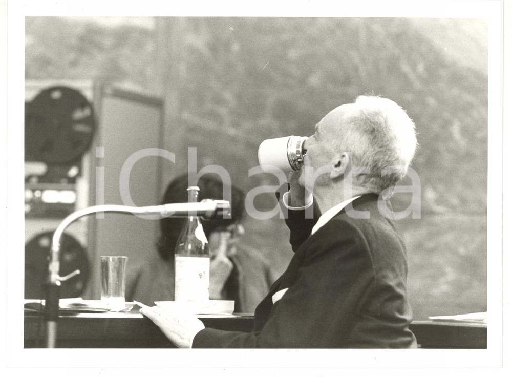 1985 ca TRIBUNALE MILANO Processo AMBROSOLI - Michele SINDONA beve un caffè (5)