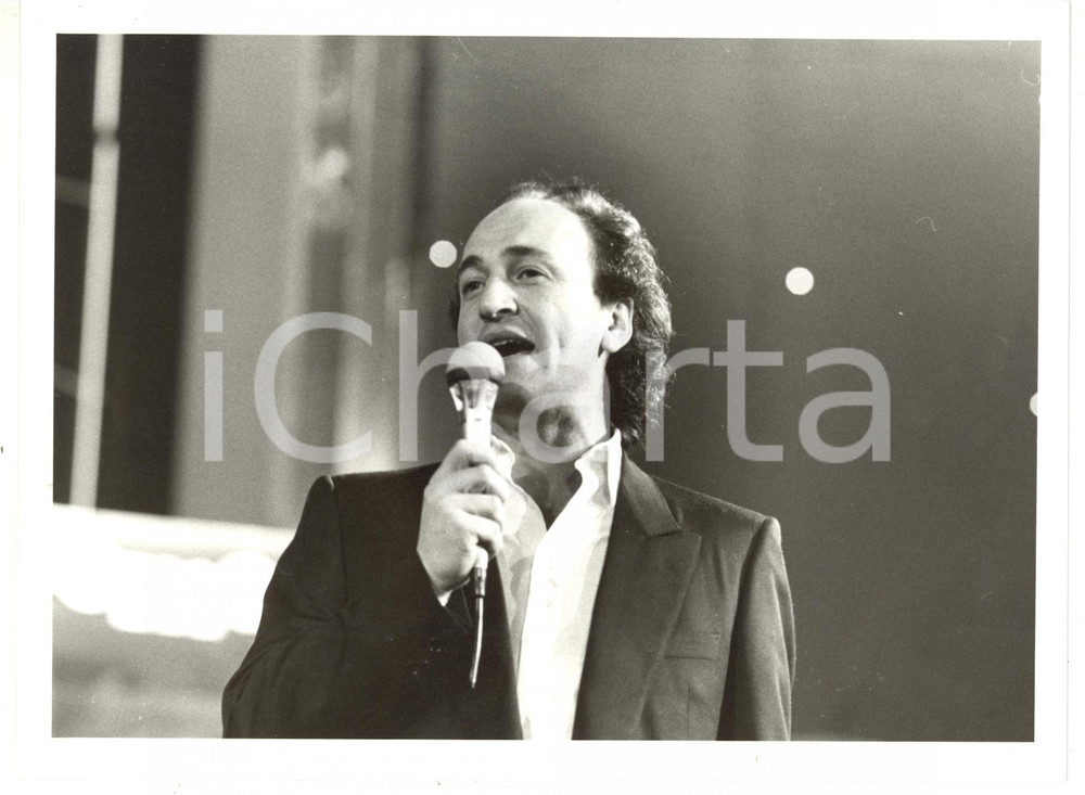 1985 FESTIVAL DI SANREMO Mimmo LOCASCIULLI sul palco dell'Ariston *Foto 24x18 cm