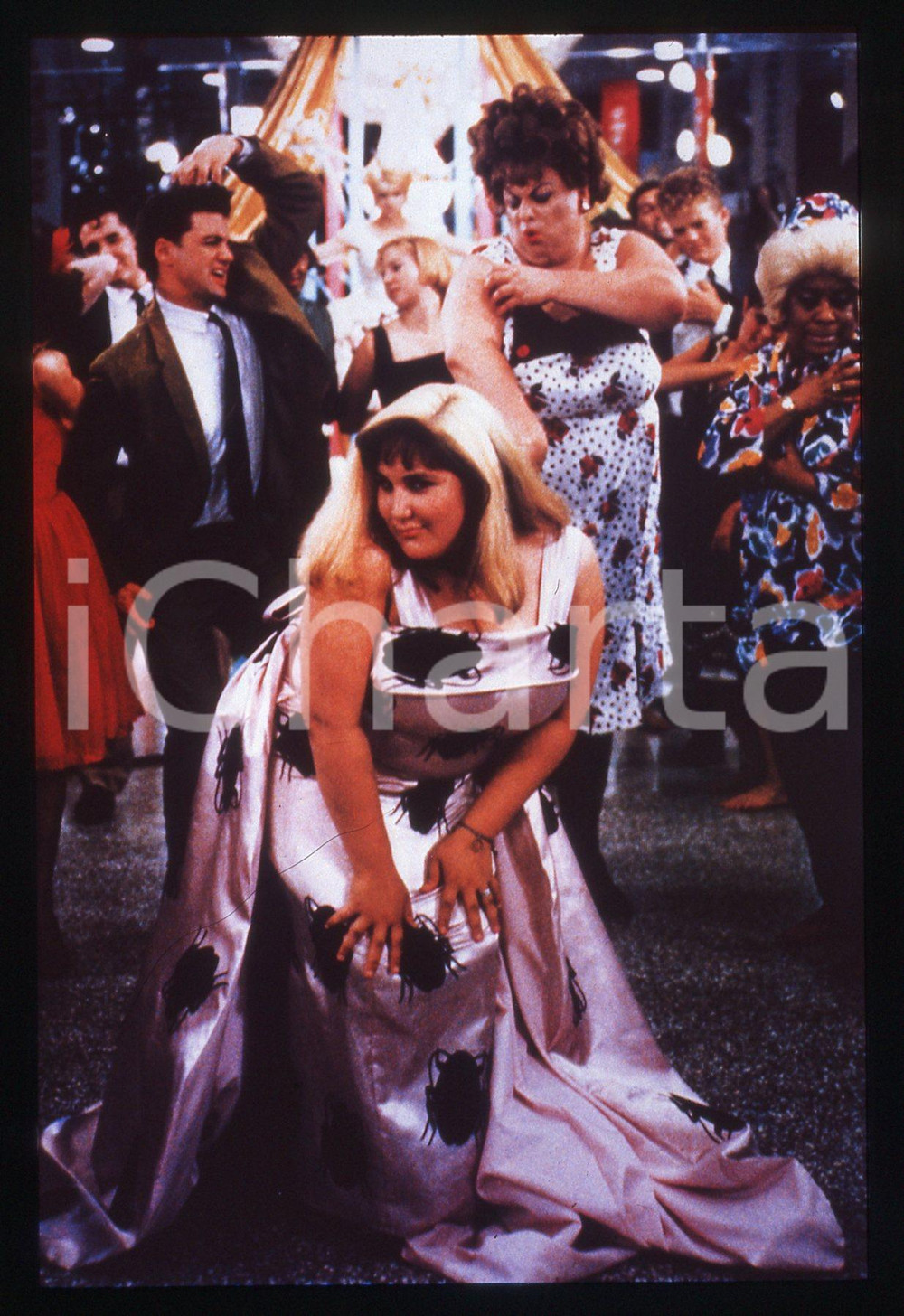 35mm vintage slide*1988 HAIRSPRAY - DIVINE e Ricki LAKE in una scena del film 1