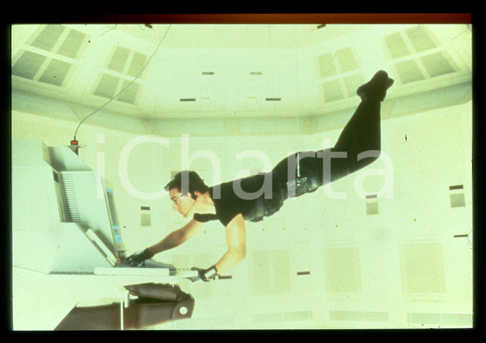 35mm vintage slide* 1996 MISSION IMPOSSIBLE Tom CRUISE in una scena del film (3)