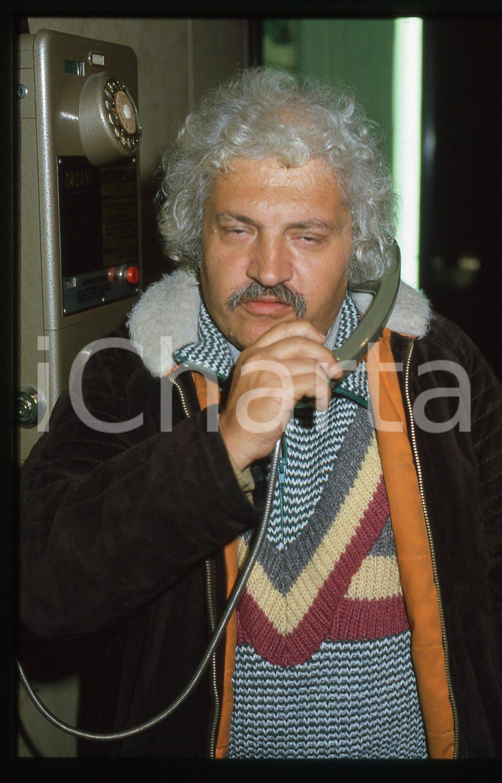 35mm vintage slide* 1985ca ITALIA MUSICA Bruno LAUZI usa telefono pubblico (2)