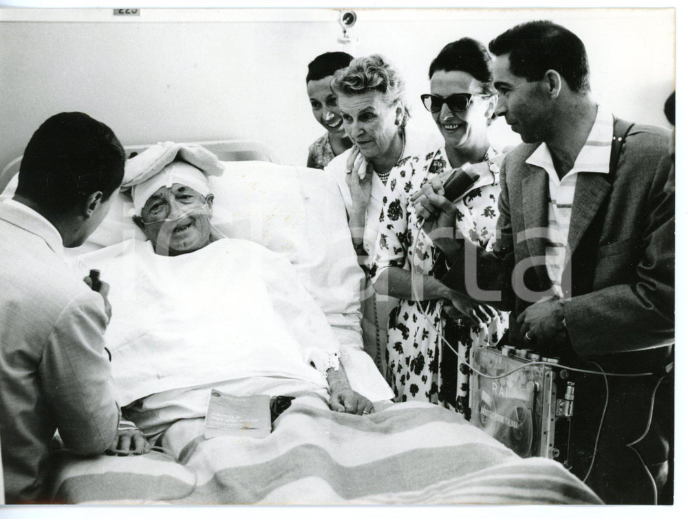 1962 AOSTA Pietro NENNI intervistato in ospedale *Foto 18x13 cm